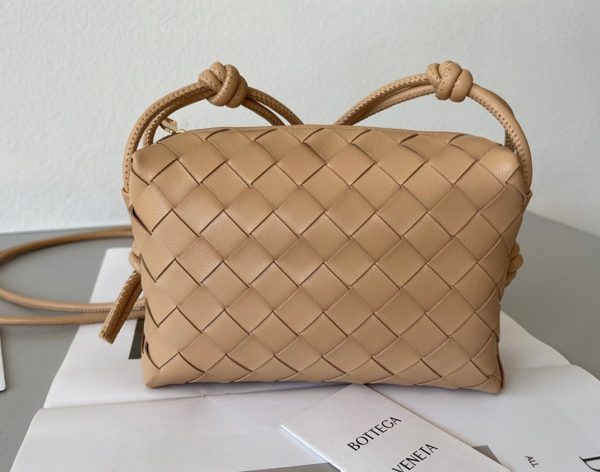 Réplique Mini Sac Bottega Veneta Loop en Amande – Image 6