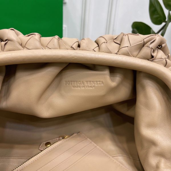 Réplique grand sac Bottega Veneta Pouch Clutch en Beige – Image 9