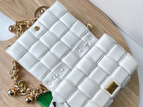 Fausse Bottega Veneta Chain Cassette en blanc – Image 6