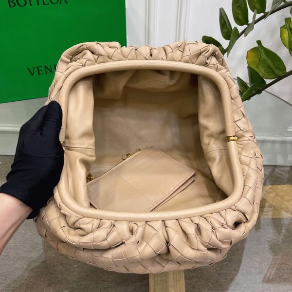Réplique grand sac Bottega Veneta Pouch Clutch en Beige – Image 8