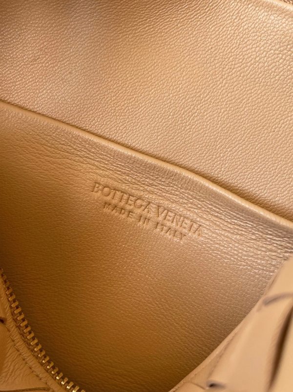 Réplique Mini Sac Bottega Veneta Loop en Amande – Image 5