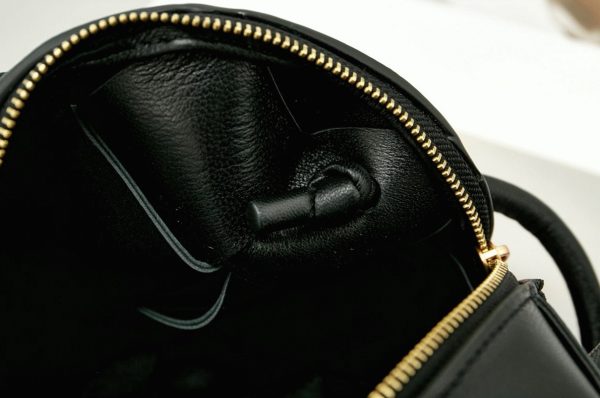 Contrefaçon mini sac Bottega Veneta Cassette Camera en Noir – Image 3