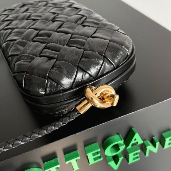 Fausse Bottega Veneta Knot Minaudiere sur Bandoulière en Cuir Intreccio Foulard Noir – Image 6