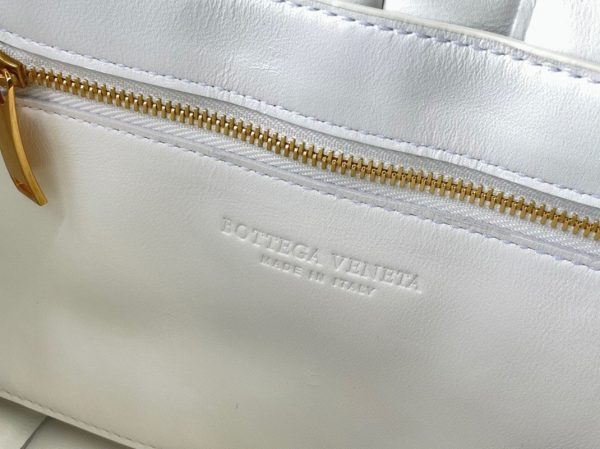 Fausse Bottega Veneta Chain Cassette en blanc – Image 5