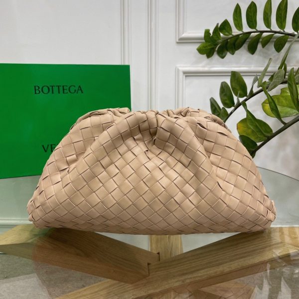 Réplique grand sac Bottega Veneta Pouch Clutch en Beige – Image 5