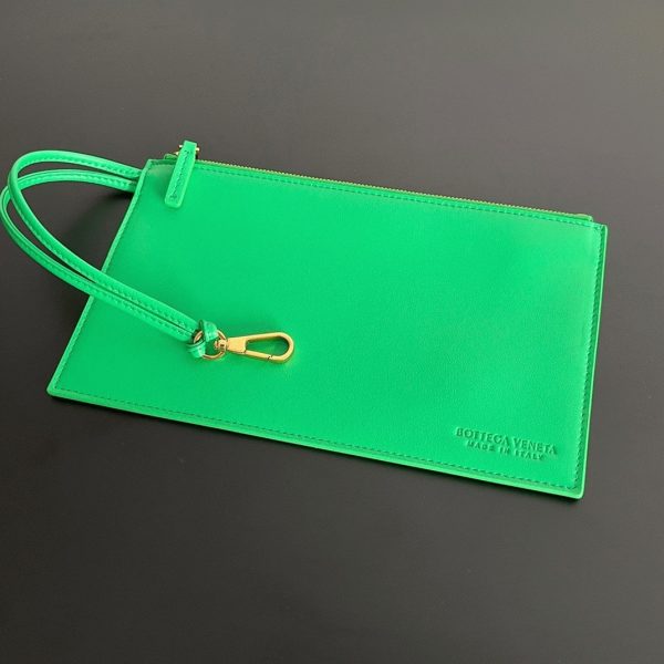 Réplique du sac Bottega Veneta Cabat Medium en cuir d’agneau intrecciato vert – Image 8