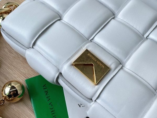 Fausse Bottega Veneta Chain Cassette en blanc – Image 4