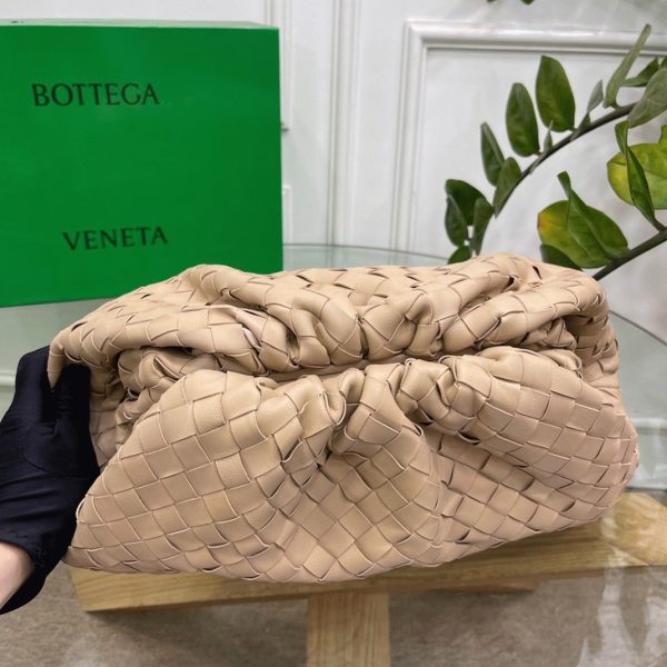 Réplique grand sac Bottega Veneta Pouch Clutch en Beige – Image 4