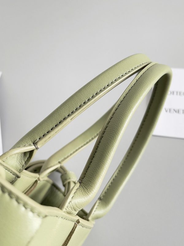 Contrefaçon Bottega Veneta Cassette Mini Tote Bag en Travertin – Image 5