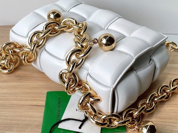 Fausse Bottega Veneta Chain Cassette en blanc – Image 3