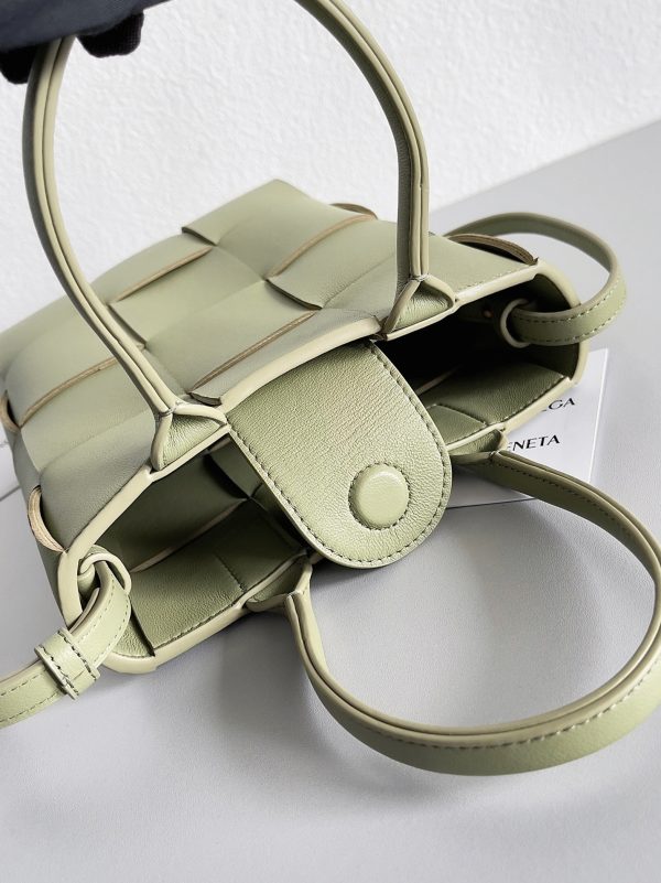 Contrefaçon Bottega Veneta Cassette Mini Tote Bag en Travertin – Image 6
