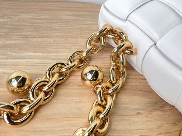 Fausse Bottega Veneta Chain Cassette en blanc – Image 2