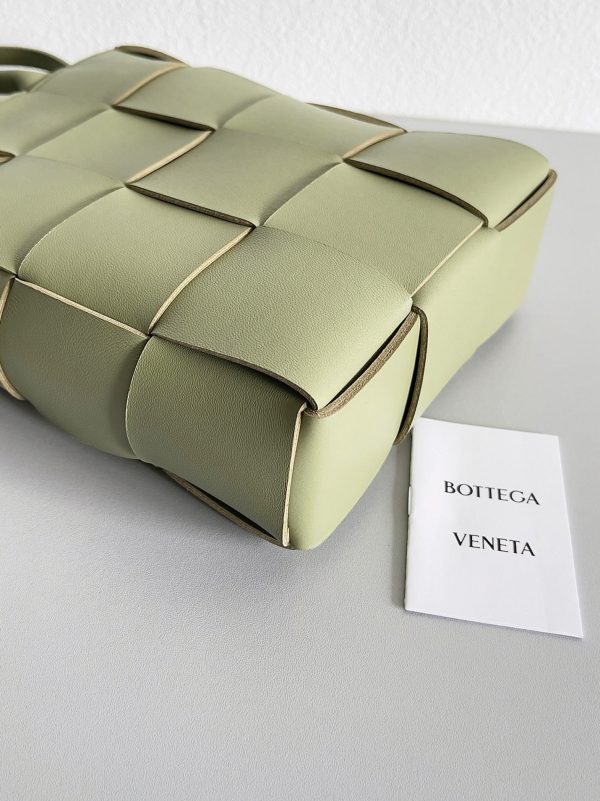Contrefaçon Bottega Veneta Cassette Mini Tote Bag en Travertin – Image 7