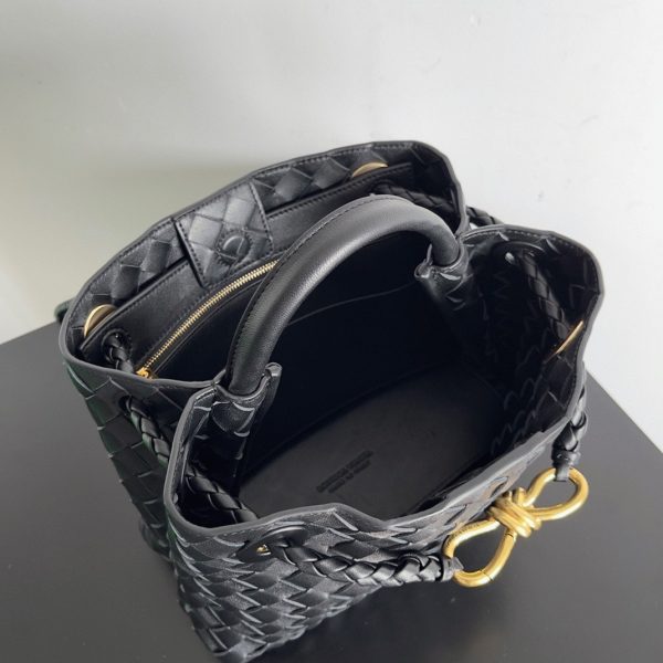 Réplique petit sac Bottega Veneta Andiamo en Noir – Image 9