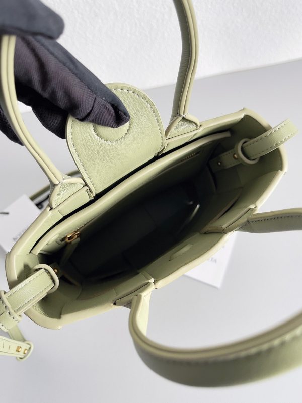 Contrefaçon Bottega Veneta Cassette Mini Tote Bag en Travertin – Image 8