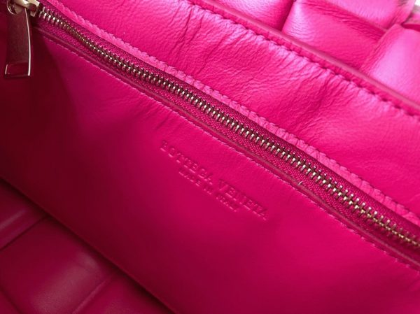 Contrefaçon du sac Bottega Veneta Chain Cassette en Lollipop – Image 7
