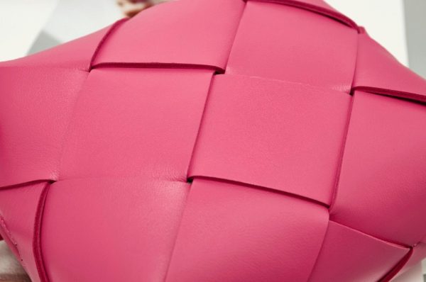 Faux mini sac Bottega Veneta Cassette Camera en Canneberge – Image 5