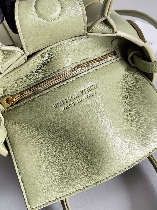 Contrefaçon Bottega Veneta Cassette Mini Tote Bag en Travertin – Image 9