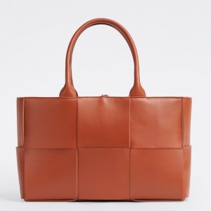 Fausse Bottega Veneta Arco Small Tote en Érable