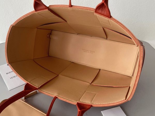 Fausse Bottega Veneta Arco Small Tote en Érable – Image 2