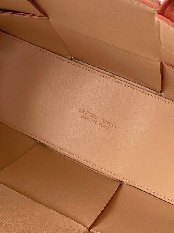 Fausse Bottega Veneta Arco Small Tote en Érable – Image 3