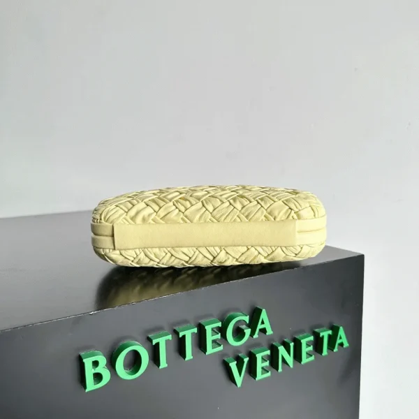 Réplique Bottega Veneta Knot Minaudiere Clutch en Foulard Glace – Image 9