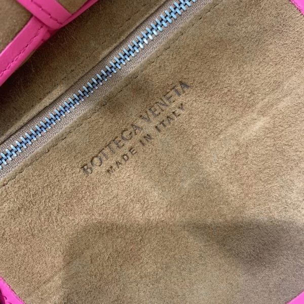 Contrefaçon précédente du sac Bottega Veneta Arco Mini en rose – Image 9