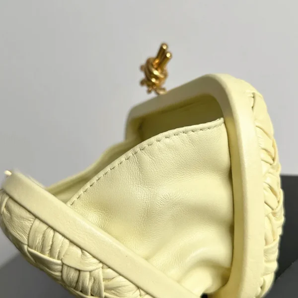 Réplique Bottega Veneta Knot Minaudiere Clutch en Foulard Glace – Image 7