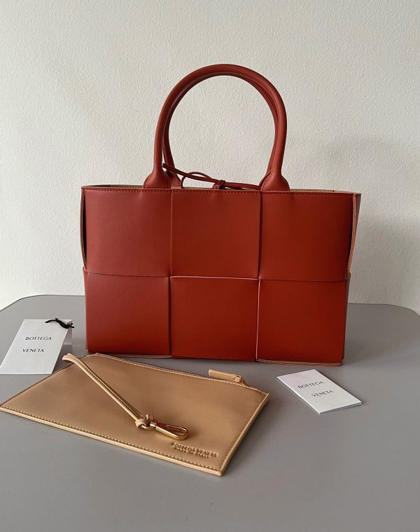 Fausse Bottega Veneta Arco Small Tote en Érable – Image 5
