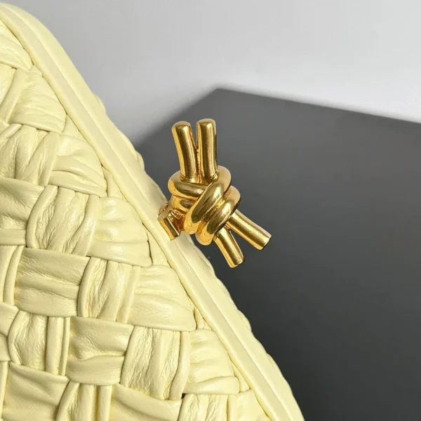Réplique Bottega Veneta Knot Minaudiere Clutch en Foulard Glace – Image 6