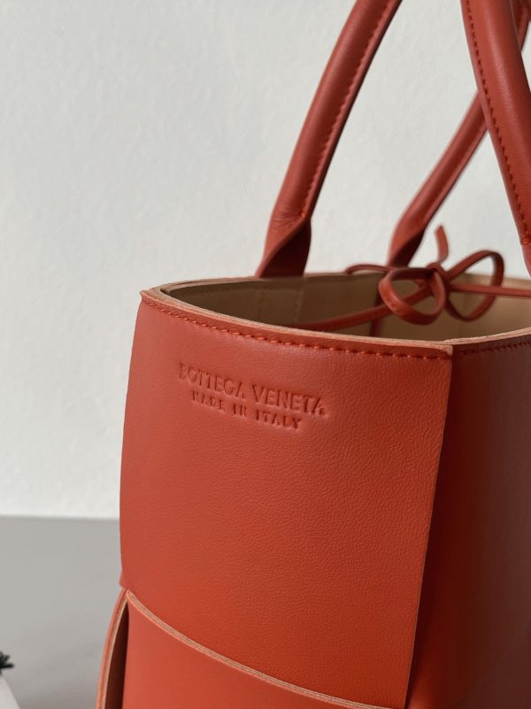 Fausse Bottega Veneta Arco Small Tote en Érable – Image 6