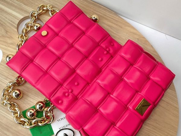 Contrefaçon du sac Bottega Veneta Chain Cassette en Lollipop – Image 2