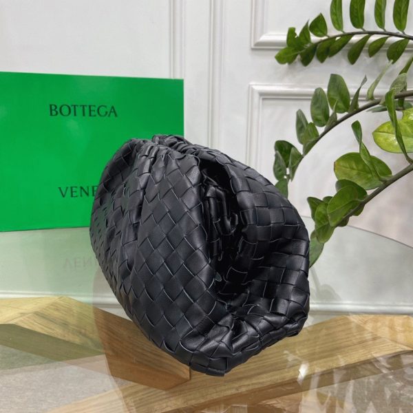 Contrefaçon grand sac Bottega Veneta Pouch Clutch en Noir – Image 10