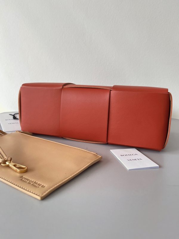 Fausse Bottega Veneta Arco Small Tote en Érable – Image 8