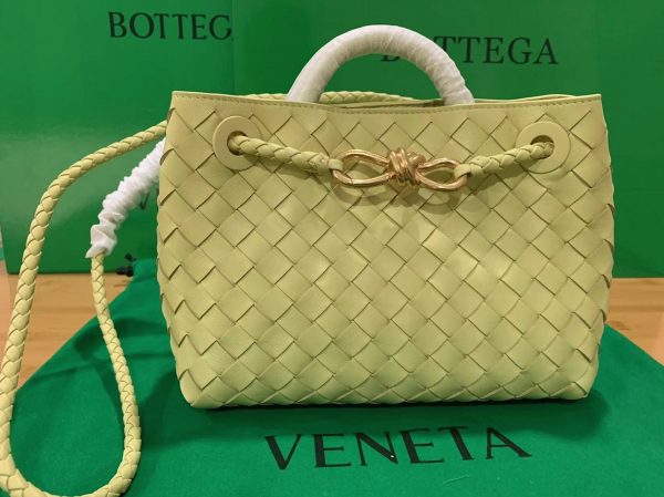 Faux petit sac Bottega Veneta Andiamo en Crème Glacée – Image 6