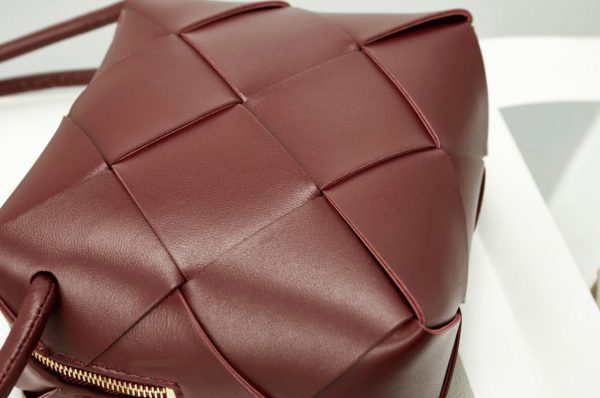 Réplique mini sac Bottega Veneta Cassette Camera en Bordeaux – Image 6