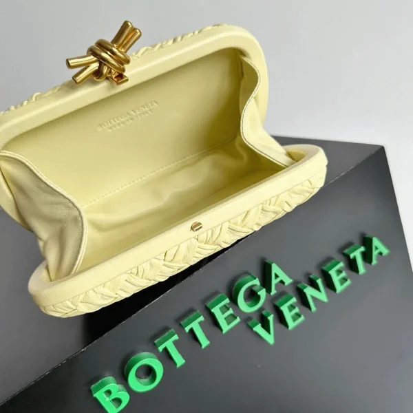 Réplique Bottega Veneta Knot Minaudiere Clutch en Foulard Glace – Image 3