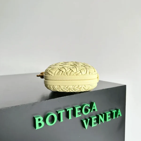 Réplique Bottega Veneta Knot Minaudiere Clutch en Foulard Glace – Image 2