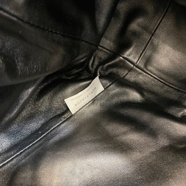 Contrefaçon grand sac Bottega Veneta Pouch Clutch en Noir – Image 7