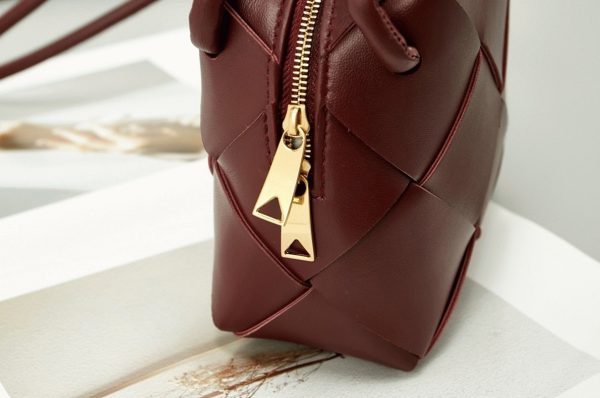 Réplique mini sac Bottega Veneta Cassette Camera en Bordeaux – Image 5