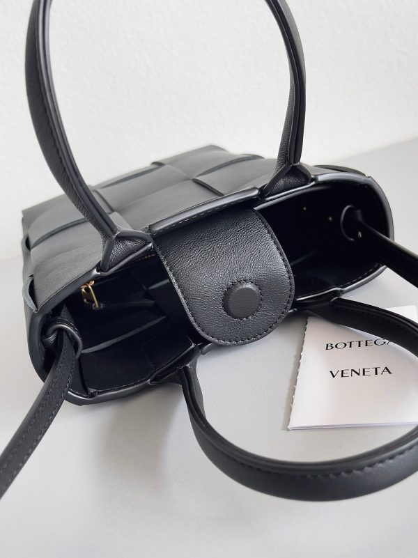 Réplique Bottega Veneta Cassette Mini Tote Bag en Noir – Image 9