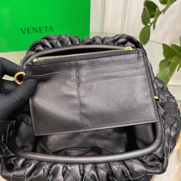 Contrefaçon grand sac Bottega Veneta Pouch Clutch en Noir – Image 6