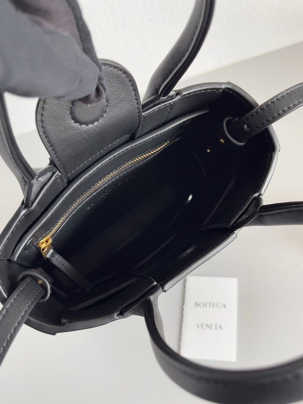 Réplique Bottega Veneta Cassette Mini Tote Bag en Noir – Image 2