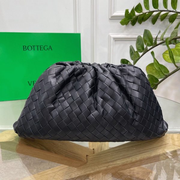 Contrefaçon grand sac Bottega Veneta Pouch Clutch en Noir – Image 5