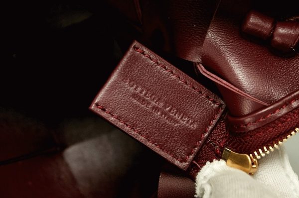Réplique mini sac Bottega Veneta Cassette Camera en Bordeaux – Image 3