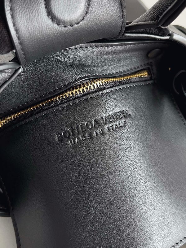 Réplique Bottega Veneta Cassette Mini Tote Bag en Noir – Image 3