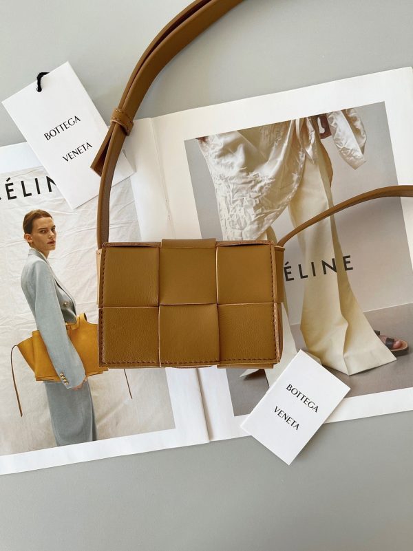 Réplique du sac Bottega Veneta Candy Cassette en Acorn – Image 4