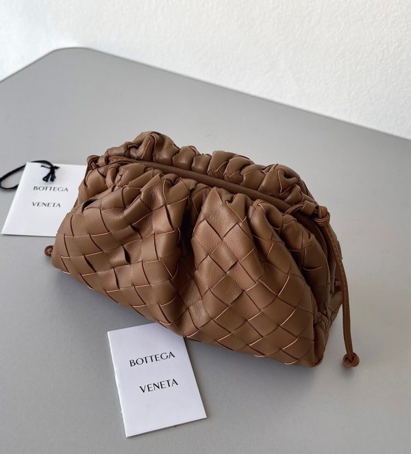 Faux Mini Pochette Bottega Veneta avec Sangle en Caramel