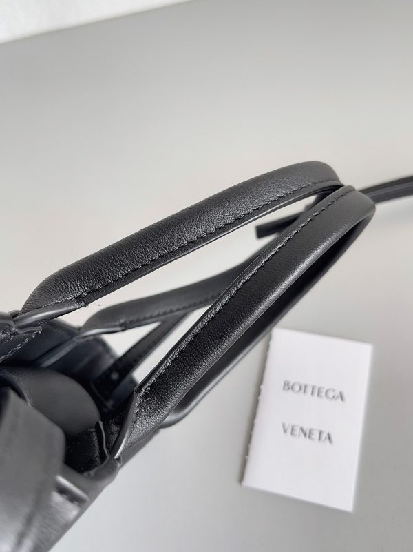 Réplique Bottega Veneta Cassette Mini Tote Bag en Noir – Image 4