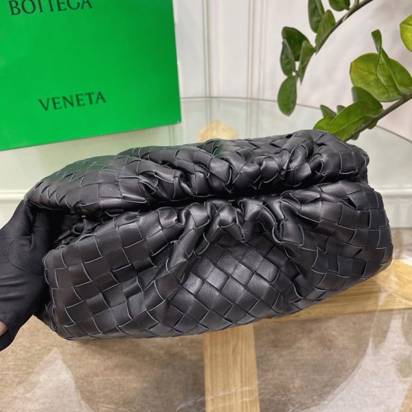 Contrefaçon grand sac Bottega Veneta Pouch Clutch en Noir – Image 2